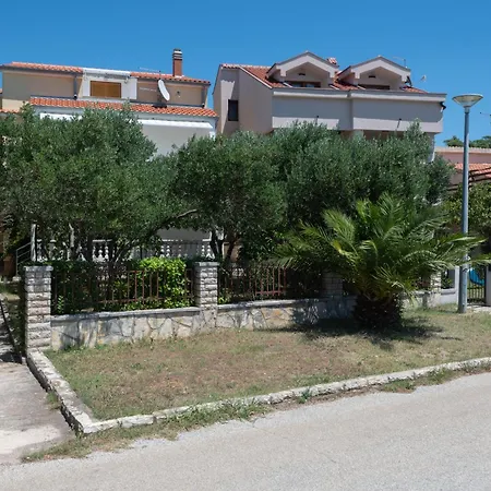 Apartment Four Olives *
