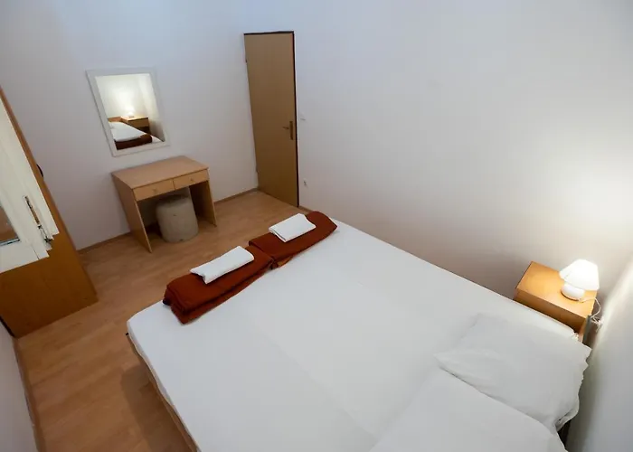 Four Olives Apartment *