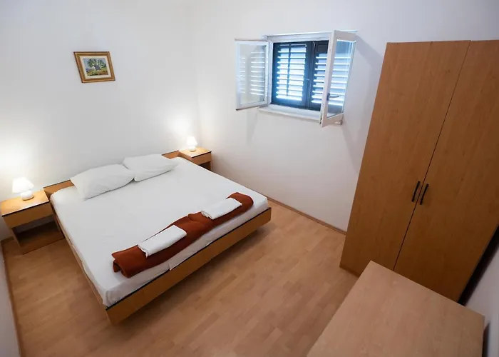 Four Olives Apartment *