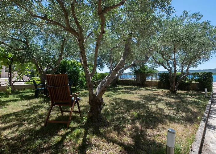 Four Olives Apartment *