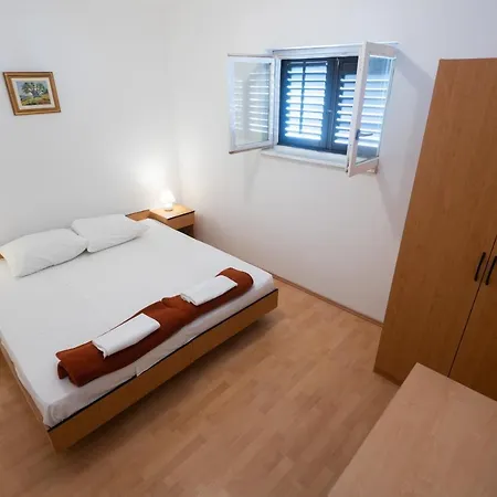 Four Olives Apartman *