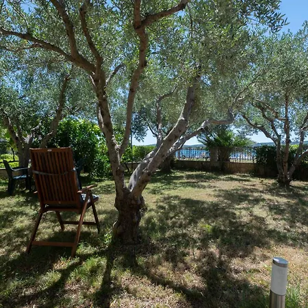 Four Olives Apartman *